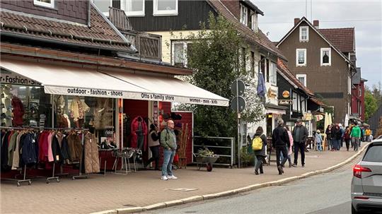 Die belebte Innenstadt Braunlages täuscht: Die Kommune hat mehr als 300 Einwohner weniger als bislang gedacht.