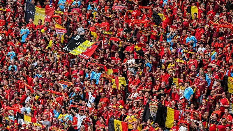 Pechvogel Lukaku: Belgien nach Auftaktpleite unter Druck Die belgischen und die slowakischen Fans sorgten für eine gute Stimmung in Frankfurt.