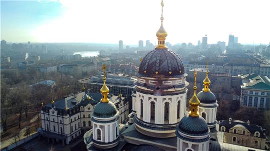 Die beschädigte Kuppel einer orthodoxen Kirche Donezk.