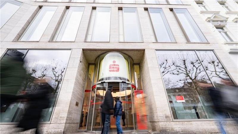 Die betroffene Sparkasse Köln/Bonn bestätigte den Vorfall.
