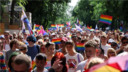 Die bisher alljährlichen Pride-Paraden, bei der für die Anerkennung nicht heterosexueller Lebensformen demonstriert wird, dürften in Ungarn bald der Vergangenheit angehören. Die rechtspopulistische Regierung will sie verbieten. (Archivbild)