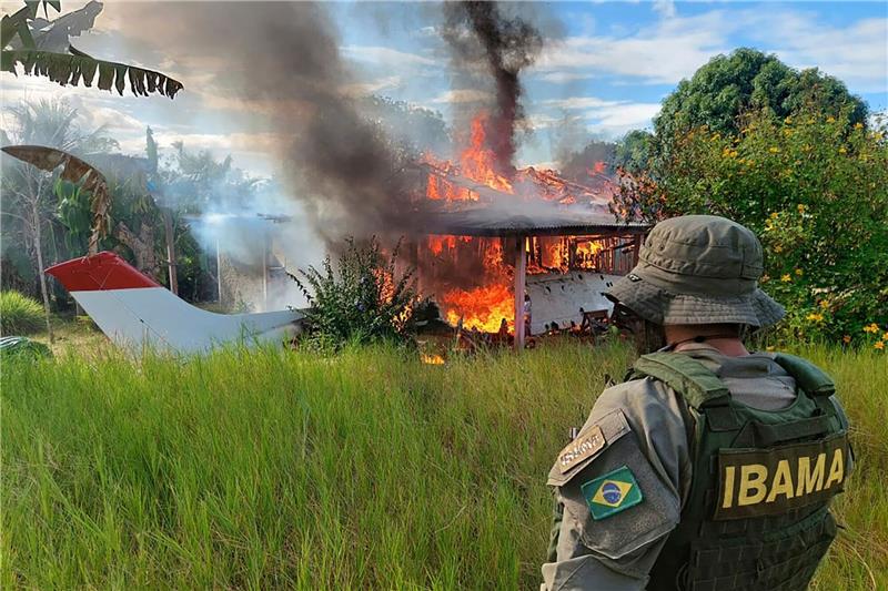 Indigene in Not: Brasilien geht gegen Goldgräber vor Die brasilianische Regierung geht gegen die Stellungen der illegalen Goldgräber vor.