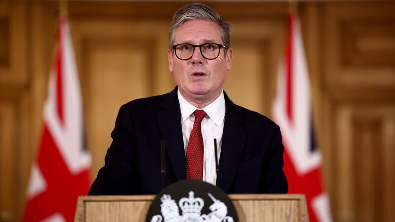 Rechtsextreme Krawalle: London will hart durchgreifen Die britische Regierung hat eine Sitzung des nationalen Krisenstabs Cobra einberufen.
