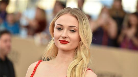 Die britische Schauspielerin Sophie Turner („Game of Thrones“) übernimmt für eine neue Serie die Rolle als Action-Heldin Lara Croft. (Archivbild)