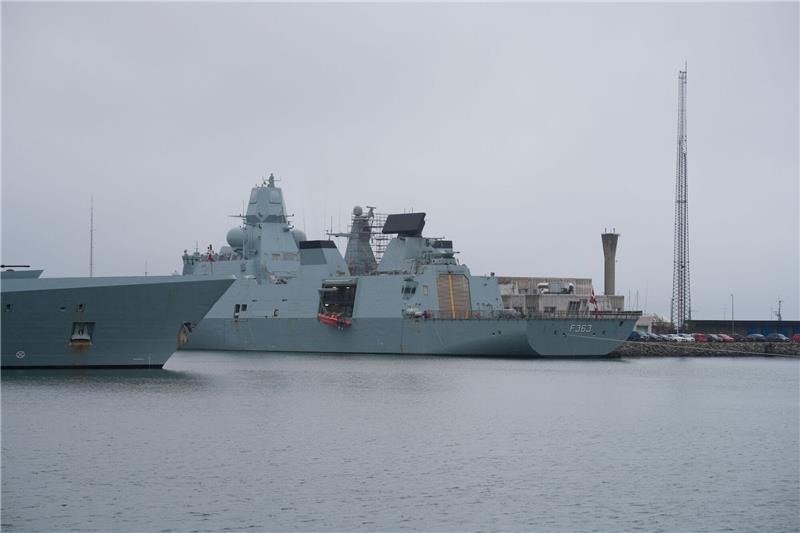 Die dänische Fregatte «HDMS Niels Juel, Nummer F363»: Spezialisten sind auf dem Weg, das Problem zu lösen (Archivbild).