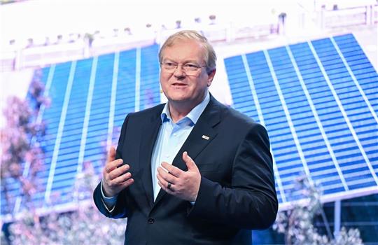 «Die demografische Entwicklung wird den Fachkräftemangel in Deutschland verschärfen», sagt Bosch-Chef Stefan Hartung.