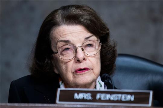 Die demokratischde Senatorin Dianne Feinstein aus Kalifornien nimmt an einer Anhörung des Justizausschusses des Senats im Dirksen Senate Office Building.