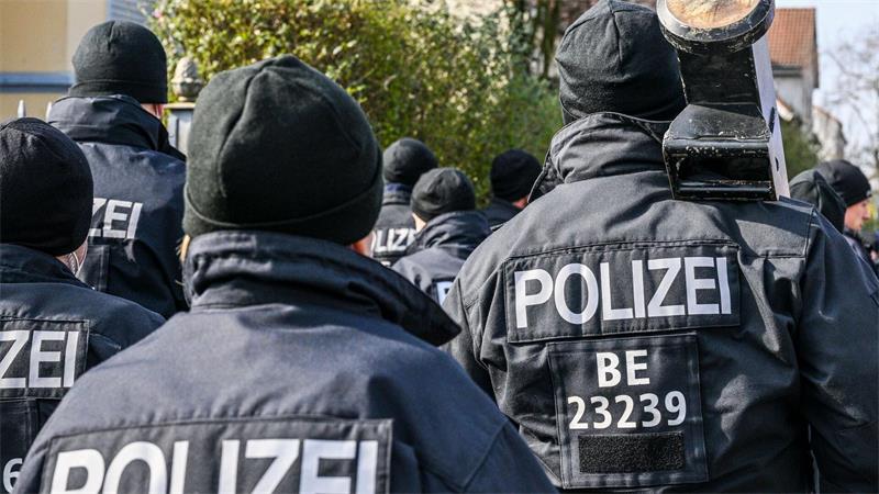 Die der sogenannten Clankriminalität zugerechneten Fallzahlen sinken in Niedersachsen - zum dritten Mal in Folge. (Symbolbild)
