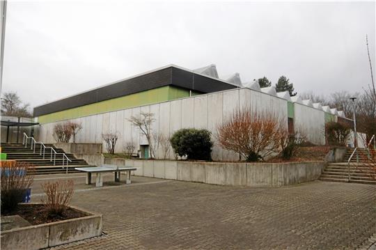 Die derzeit gesperrte Sporthalle am Gitterweg in Liebenburg. Ein Gutachten soll darüber entscheiden, ob sie saniert oder abgerissen wird. Einen konkreten Termin für eine Nutzung gibt es nicht. Foto: Gereke