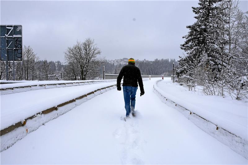 Die derzeit verschneite Bramkebrücke darf nicht mehr befahren werden. Foto: Berg
