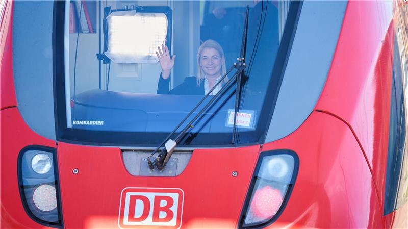 Evelyn Palla soll erste Bahnchefin werden Die designierte neue Bahnchefin hat vor einigen Monaten selbst einen Lokführerschein absolviert.