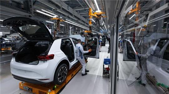 Die deutsche Autoindustrie kämpft mit schwachen Verkaufszahlen besonders bei E-Autos. (Archivbild)