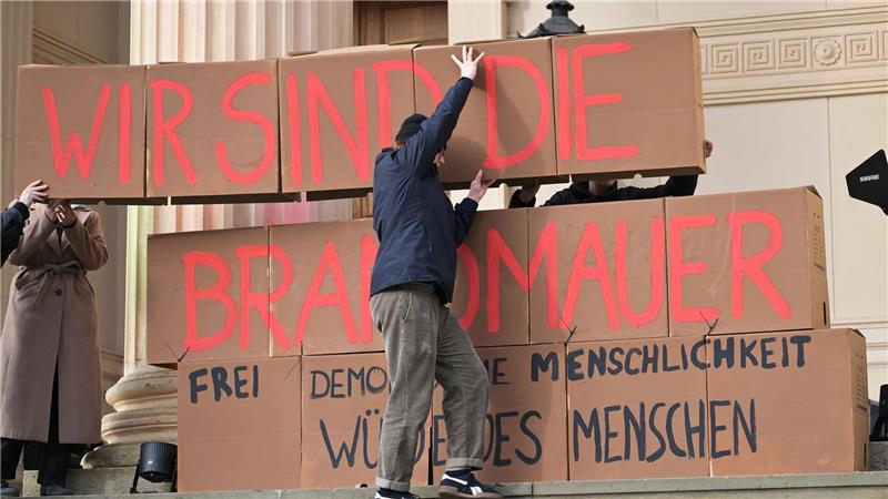 Ex-Landeschef Albig empfiehlt SPD Zusammenarbeit mit AfD „Die deutsche Brandmauerdebatte verkennt, dass sich hinter der Mauer auch unsere alten Wählerinnen und Wähler befinden“, sagte Albig der Deutschen Presse-Agentur. (Archivbild)