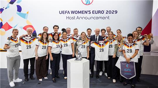 Die deutsche Delegation bejubelt den EM-Zuschlag.
