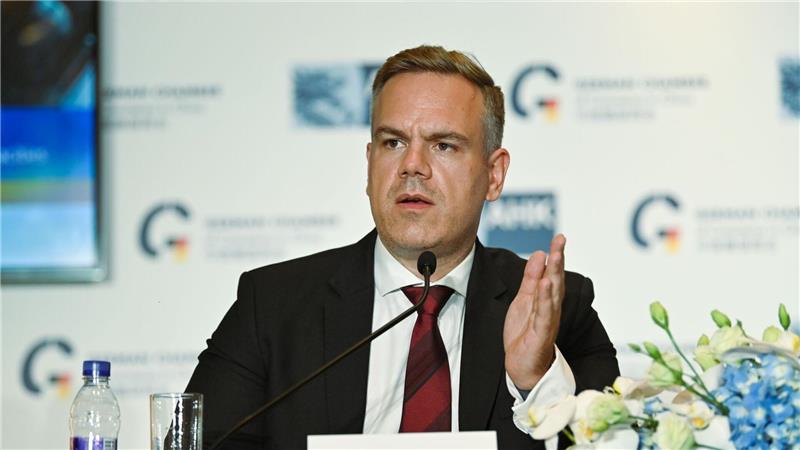 Chinas Exporte nach überraschendem Minus deutlich gestiegen Die deutsche Handelskammer hofft für Firmen aus Deutschland auf mehr Nachfrage in China. (Archivbild)