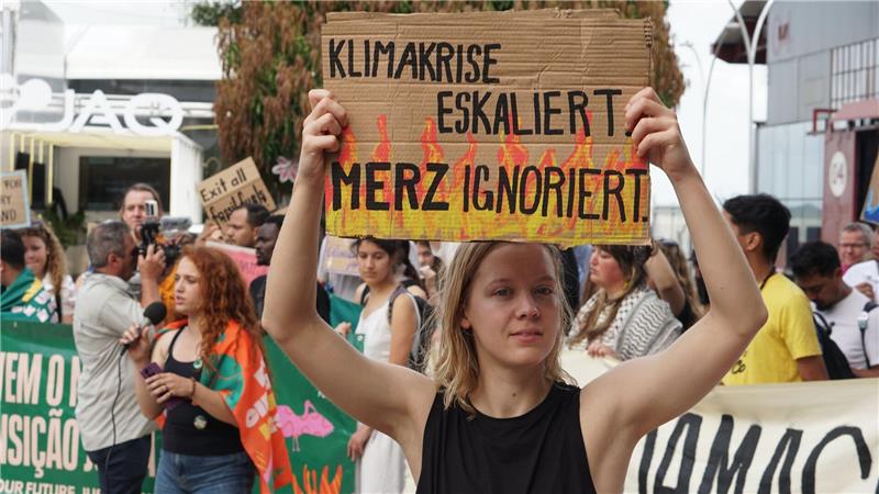 1.600 Öl-, Gas- und Kohle-Lobbyisten auf UN-Klimagipfel Die deutsche Klimaaktivistin Carla Reemtsma hält den Einfluss fossiler Lobbyisten auf der Konferenz für ein ernsthaftes Problem.