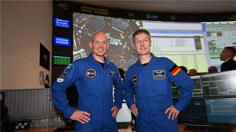 Die deutschen Astronauten Alexander Gerst (l) und Matthias Maurer waren bereits auf der ISS. (Archivbild) 