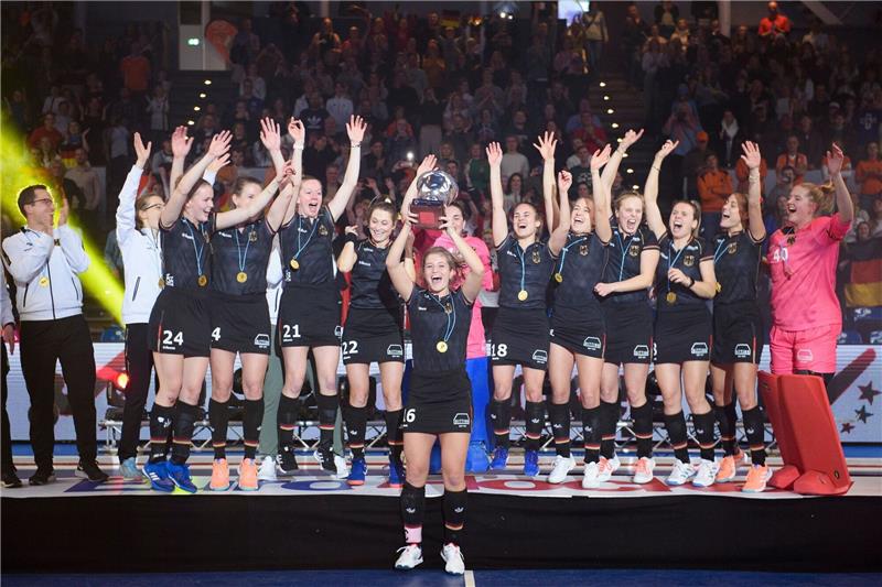 „Verrückte” Damen holen EM-Gold - Herren Zweite in Hamburg Die deutschen Frauen konnten die Hallen-EM bereits zum 16. Mal gewinnen.