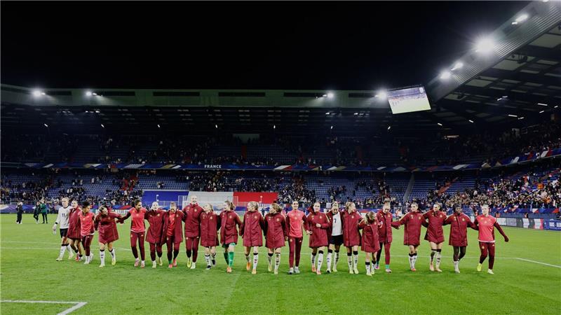 Wück und DFB-Frauen stolz: „Es ist ein Finale“ Die deutschen Fußballerinnen lassen sich in Caen für den Final-Einzug feiern.