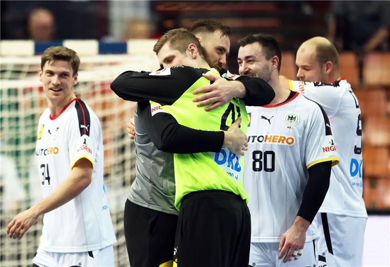 Locker und entspannt: DHB-Team bereit für Niederlande-Duell Die deutschen Handballer feiern den Sieg gegen Argentinien.
