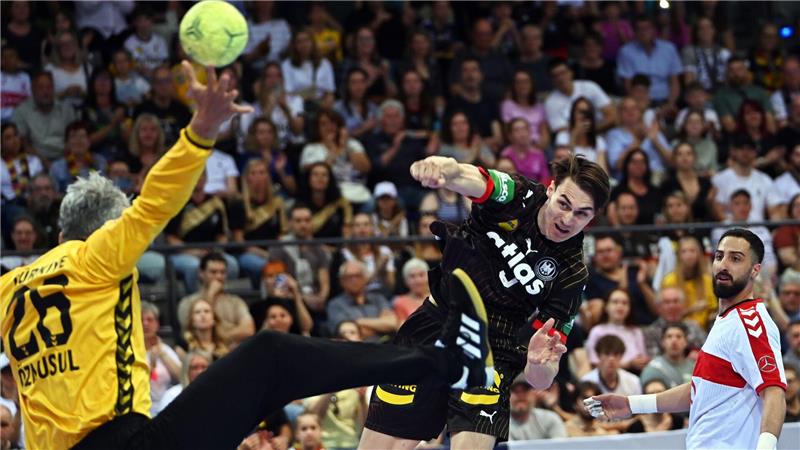 Handballer mit Tor-Gala gegen die Türkei Die deutschen Handballer haben die EM-Qualifikation mit einem Sieg gegen die Türkei erfolgreich abgeschlossen.