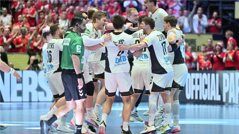 Die deutschen Handballer möchten auch im EM-Endspiel gegen Dänemark jubeln.