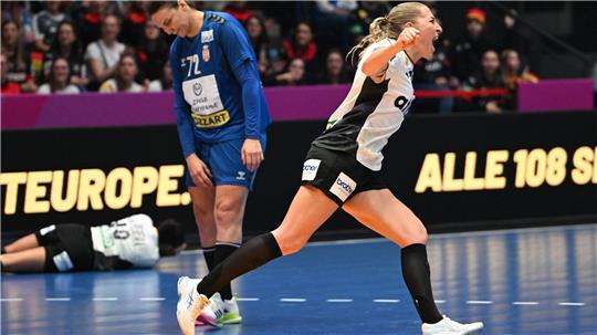 Die deutschen Handballerinnen haben das letzte WM-Vorrundenspiel gegen Serbien gewonnen.