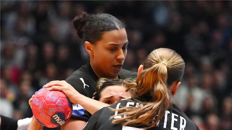Die deutschen Handballerinnen ließen gegen Uruguay in der Abwehr wenig zu.