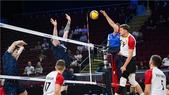 Die deutschen Volleyballer erfüllten die Pflichtaufgabe.