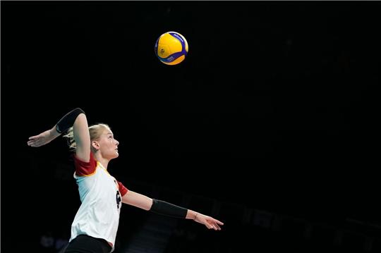 Die deutschen Volleyballerinnen um Lina Alsmeier haben 0:3 gegen Polen verloren.