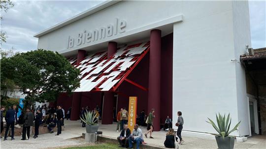 Die diesjährige Biennale wird unter anderem vom Streit um die Teilnahme Russlands erschüttert. (Archivbild)