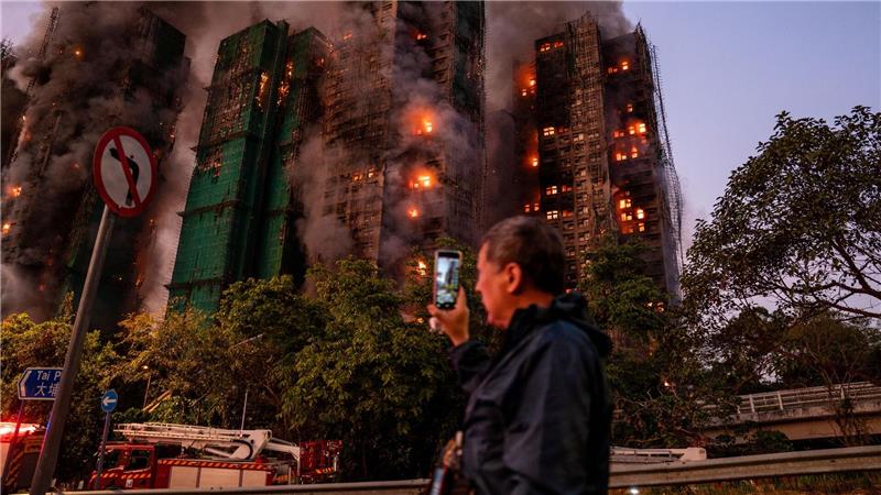 Die dramatischen Aufnahmen des Großbrandes gingen um die Welt. 