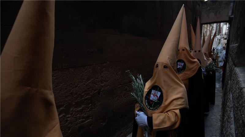 Warum vor Ostern so viele Spanier auf den Straßen sind Die dramatischen Umzüge sind gelebte Religion und Touristenmagnet zugleich. (Foto aktuell)