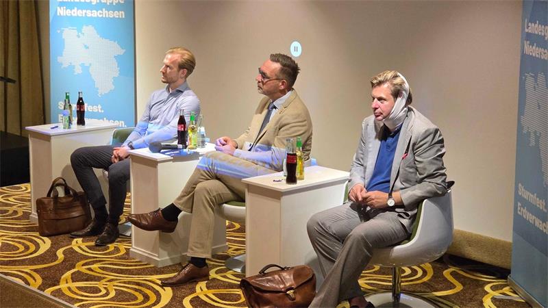 Die drei AfD-Bundestagsabgeordneten Micha Fehre (l-r), Olaf Hilmer und Maximilian Krah kritisierten bei einem Bürgerdialog im Landkreis Gifhorn vor allem die Bundesregierung. 