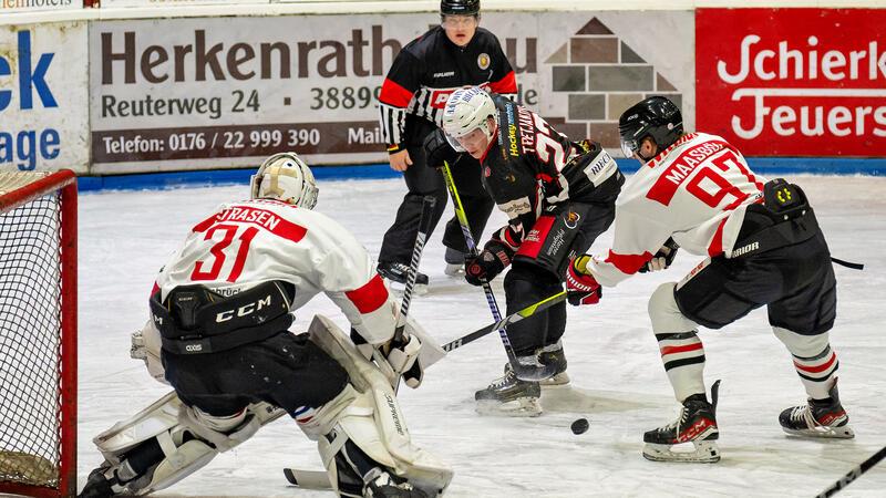 Bremen ist für die Falken nur als Zwischenstation gedacht Die drei Hauptrundenspiele haben die Falken, hier eine Torszene mit Braunlages Stürmer Artjoms Tretjakovs, im Wurmbergstadion zweimal mit 7:3 und in Bremen mit 8:6 gewonnen.