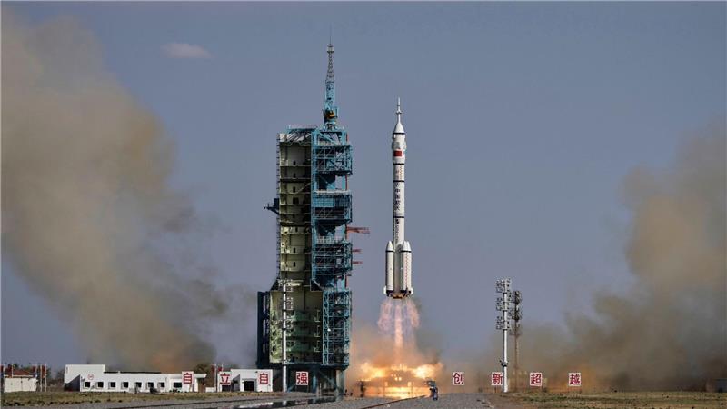 Drei chinesische Raumfahrer starten ins All Die drei Raumfahrer der Mission „Shenzhou 20“ sollen die bisherige Besatzung der „Tiangong“-Raumstation ablösen
