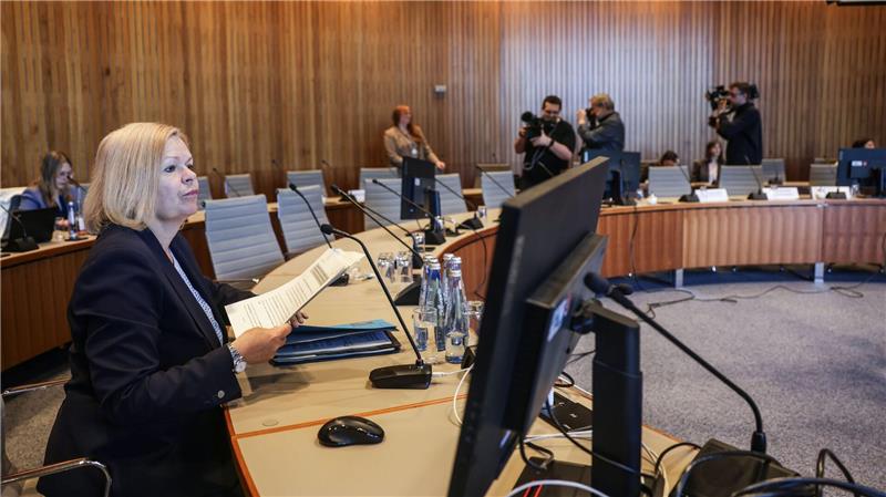 Faeser zu Solingen-Attentat: Keine Versäumnisse beim BAMF Die ehemalige Bundesinnenministerin Nancy Faeser schildert im Untersuchungsausschuss des nordrhein-westfälischen Landtags zum Terror-Anschlag von Solingen die Abläufe des Asylverfahrens von Issa Al H.