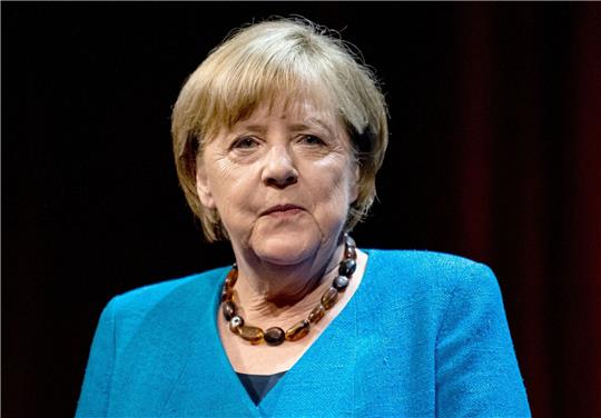 Die ehemalige Bundeskanzlerin Angela Merkel fiel auf ein inszeniertes Telefonat russischer Trolle herein.