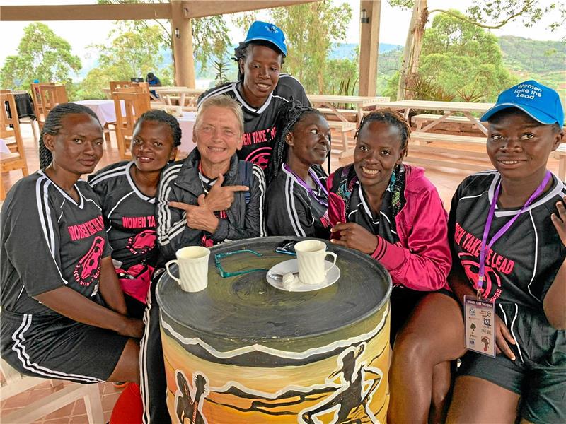 Europameisterin gibt Mädchen-Training beim WSV Wiedelah Die ehemalige Fußballnationalspielerin Petra Landers kommt nach Wiedelah. Foto: privat