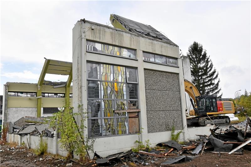 Die ehemalige Kirche St. Barbara in Sudmerberg wurde in den vergangenen Tagen sukzessive abgerissen.  Foto: Sowa