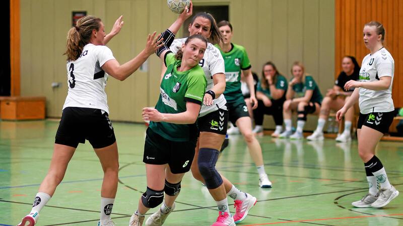 LiSa legt wieder gegen Wolfsburg los Die ehemalige Langelsheimerin Marie Ermrich (2.v.l.) spielt in dieser Saison gemeinsam mit Fenja Mönnich-Matthes (l.) und Danijela Hinze (3.v.l.) bei der HSG Liebenburg-Salzgitter.