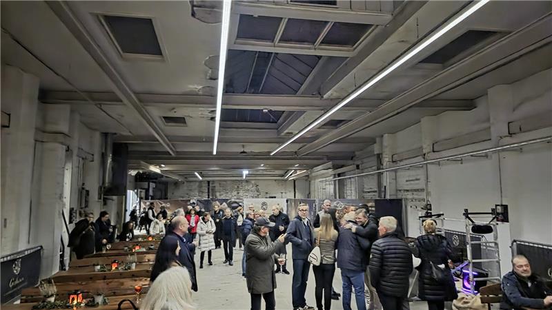 Diana, Stephan und die Schokoladen-Manufaktur Die ehemalige Schlosserei-Halle der Firma Bastam kann nun für Veranstaltungen angemietet werden.