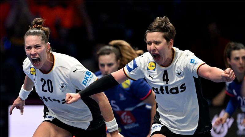 Die ehemaligen Co-Kapitäninnen Emily Vogel (l) und Alina Grijseels spielen am Sonntag um WM-Gold.