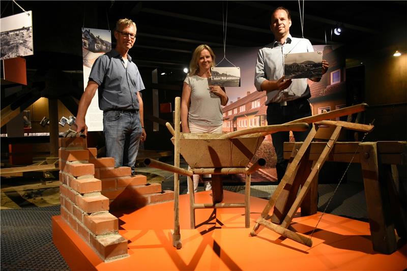 Am Anfang der Stadt Goslar war der Berg Die einfangende und ideenreich präsentierte Ausstellung am Rammelsberg wird kuratiert von (v.l.) Dr. Johannes Großewinkelmann, Morea Degen und Dr. Martin Wetzel. Foto: Kempfer