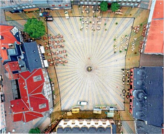 Die eingefärbte Marktplatz-Fläche sollte mit einem barrierefreien Granitband gestaltet werden. Der Rat kassiert in seiner letzten Sitzung des Jahres den eigenen Beschluss. Grafik: Stadt