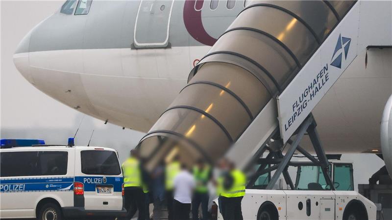 Die erste Abschiebung nach Kabul nach der Machtübernahme der Taliban kam mit Hilfe des Golfemirats Katar zustande. Inzwischen gibt es direkte Kontakte Deutschlands zu den militant-islamistischen Machthabern. (Archivfoto)