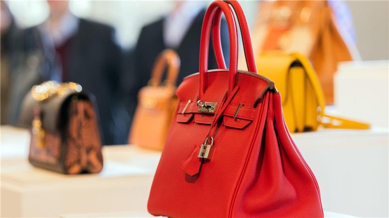 Ikone mit Patina: Die erste Birkin Bag wird versteigert Die erste Original Handtasche Birkin-Box ist schwarz und etwas angenutzt. Heute gehört das Modell zu den berühmtesten Luxustaschen.