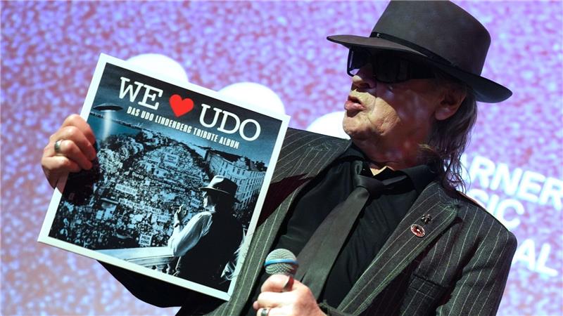 Songs von Udo Lindenberg überraschend neu interpretiert Die erste Platte aus dem Pressewerk gehört Udo Lindenberg selbst. (Archivbild)