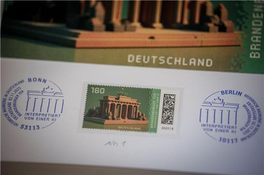 Die erste offizielle Deutschland-Krypto-Briefmarke: Als Motiv zu sehen ist das Brandenburger Tor, wie es von KI dargestellt wurde.
