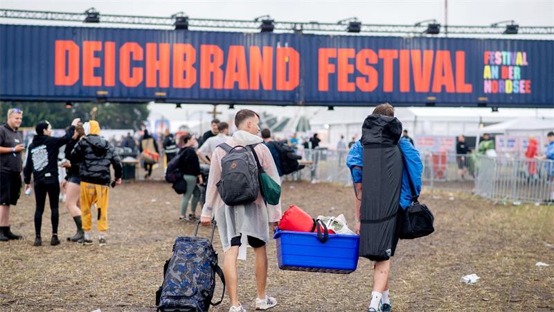 Wichtige Infos für den Besuch beim Deichbrand-Festival Die ersten Gäste reisen am Mittwoch an. (Archivfoto)